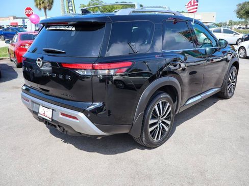 Used 2024 Nissan Pathfinder Platinum FWD image 6