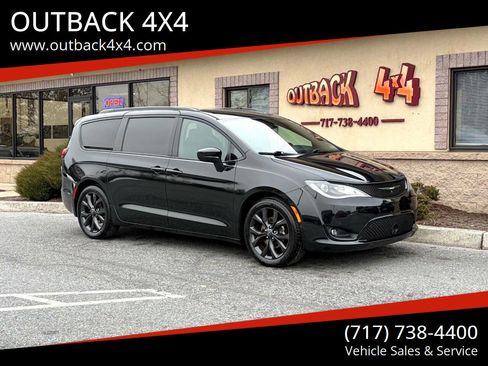 Used 2019 Chrysler Pacifica Touring-L w/ Advanced Safetytec Group image 1