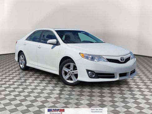 Used 2014 Toyota Camry SE w/ Leather Package FWD image 1