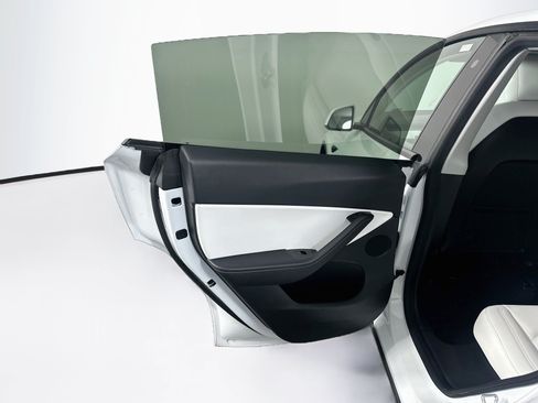 Used 2020 Tesla Model Y Long Range AWD/4WD image 25