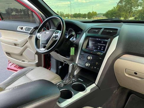 Used 2013 Ford Explorer XLT image 16