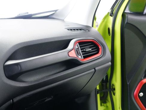 Used 2018 Jeep Renegade Trailhawk image 22