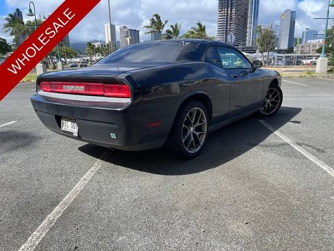 Used 2010 Dodge Challenger SE RWD image 4