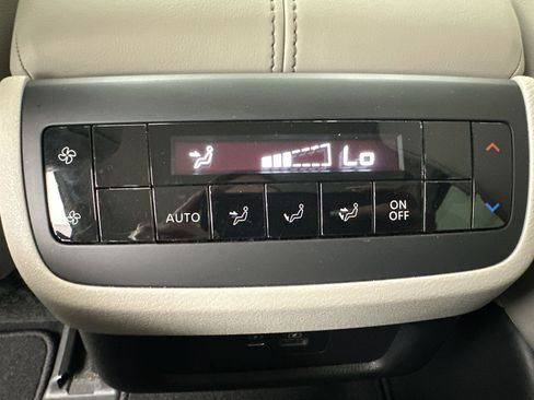 Used 2022 Nissan Pathfinder SL AWD/4WD image 31