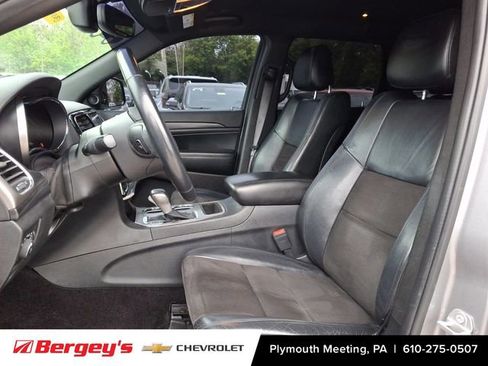 Used 2019 Jeep Grand Cherokee Altitude AWD/4WD image 16