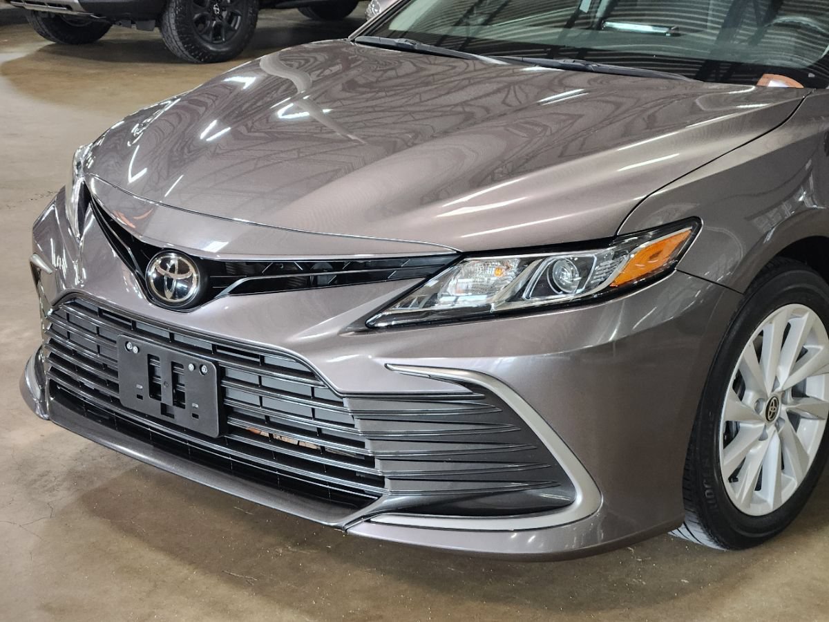 Used 2022 Toyota Camry LE FWD image 13