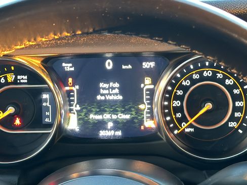 Used 2022 Jeep Gladiator Sport image 29