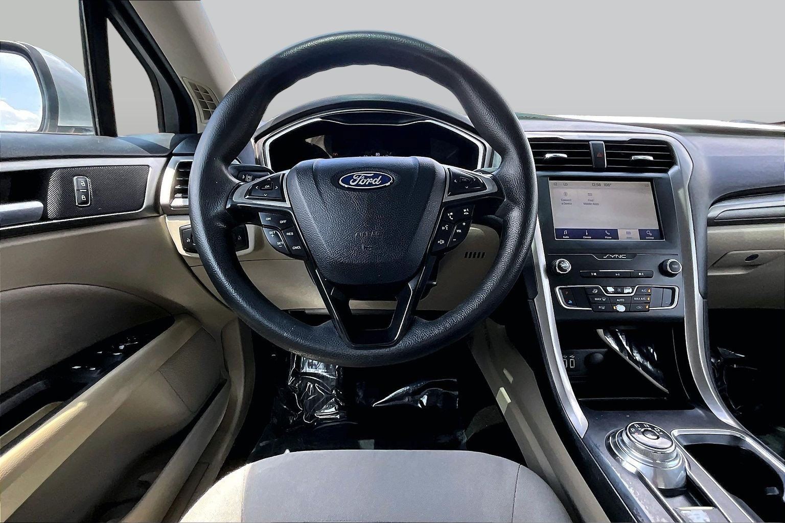 Used 2019 Ford Fusion SE FWD image 5