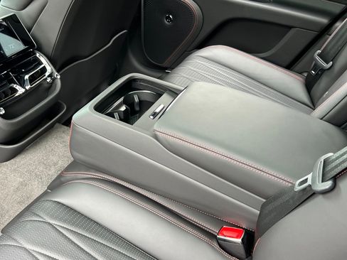 Used 2022 Bentley Flying Spur V8 AWD/4WD image 19