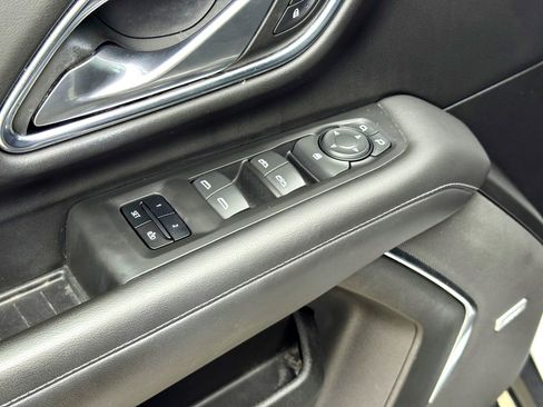 Used 2022 Chevrolet Suburban Z71 image 16