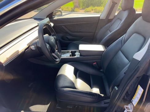Used 2020 Tesla Model 3 Standard Range image 8