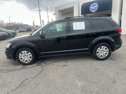 Used 2020 Dodge Journey SE w/ SE Popular Equipment Group image 2