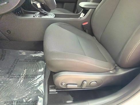 Certified 2025 Hyundai Kona SEL AWD/4WD image 18