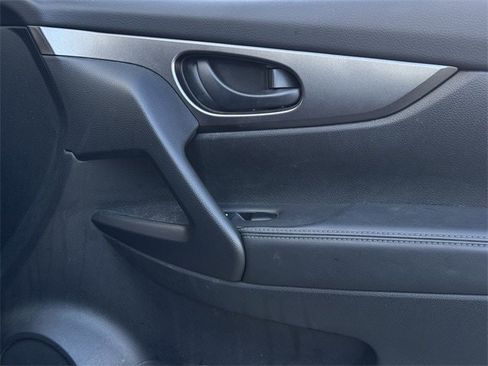 Used 2019 Nissan Rogue Sport S image 25