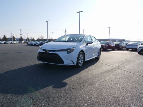 Used 2025 Toyota Corolla LE image 8