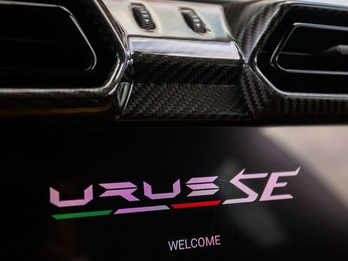 Used 2025 Lamborghini Urus SE AWD/4WD image 67