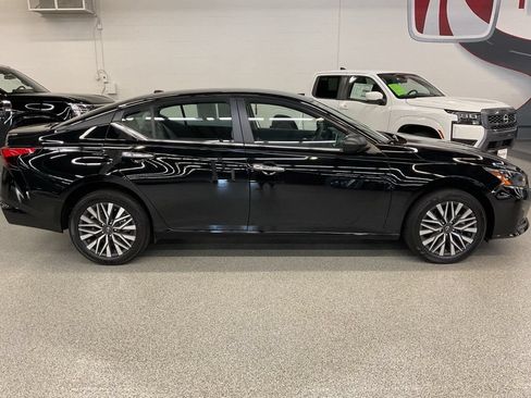 Used 2024 Nissan Altima 2.5 SV AWD/4WD image 4