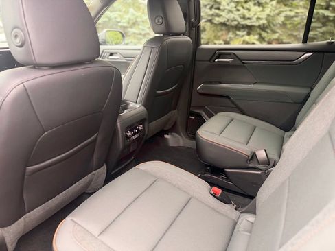 Used 2024 GMC Acadia AT4 w/ Luxury Package AWD/4WD image 7