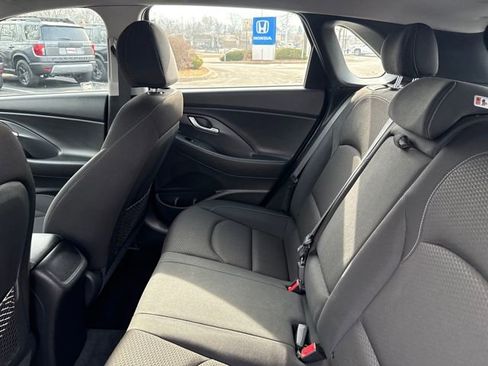 Used 2018 Hyundai Elantra GT image 19