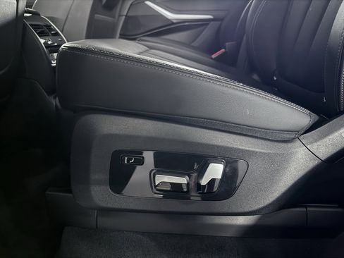 Used 2022 BMW X7 xDrive40i w/ M Sport Package image 24