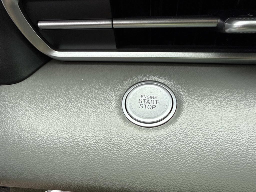 Used 2022 Hyundai Elantra SEL FWD image 31