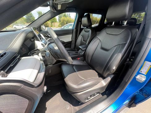 Used 2025 Jeep Compass Limited AWD/4WD image 32