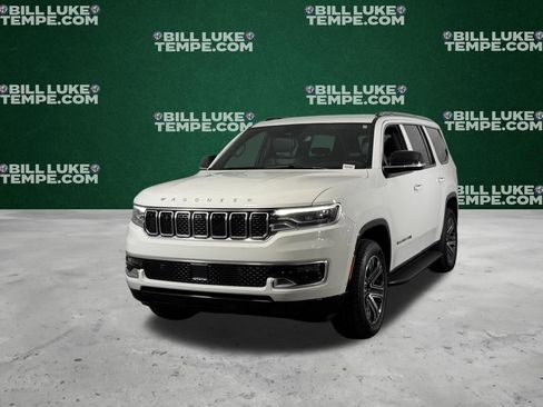 Used 2025 Jeep Wagoneer 4WD image 3