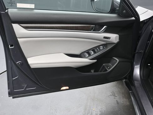 Used 2019 Honda Accord Touring image 12