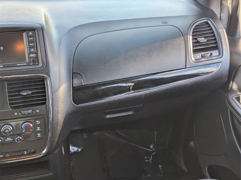 Used 2018 Dodge Grand Caravan SE image 15