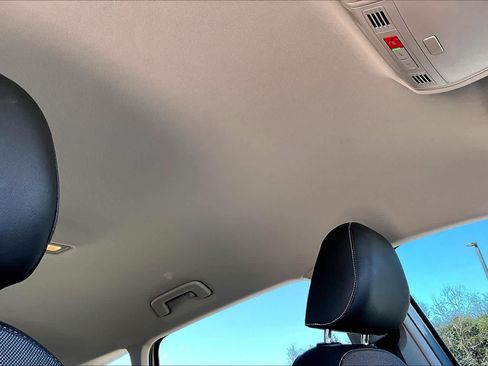 Used 2023 Volkswagen Taos SE image 14