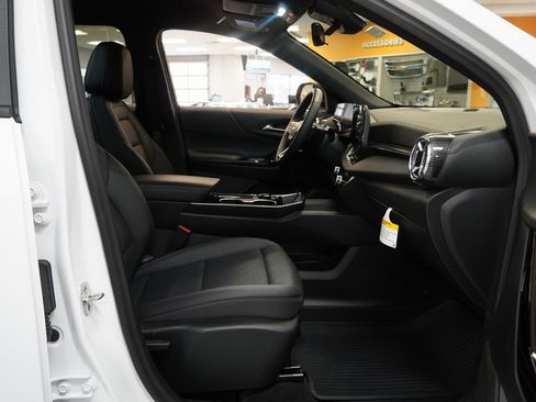New 2026 Chevrolet Equinox LT w/ Convenience Package II image 29