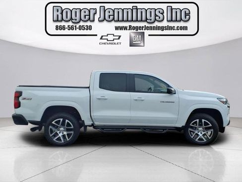 Used 2023 Chevrolet Colorado Z71 w/ Z71 Convenience Package 2 image 5