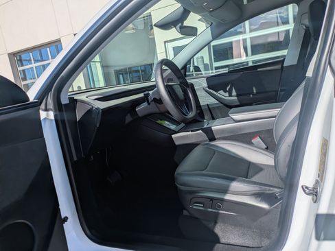 Used 2026 Tesla Model Y Long Range AWD/4WD image 17