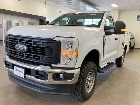 New 2026 Ford F250 XL w/ XL Chrome Package image 4
