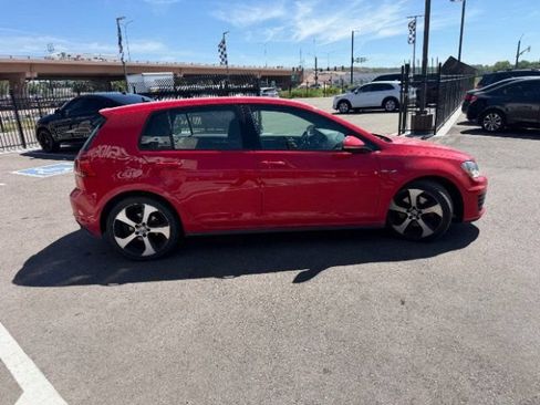 Used 2015 Volkswagen Golf 4-Door FWD image 12