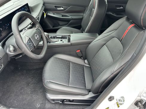 New 2026 Nissan Sentra SR w/ SR Premium Package FWD image 9