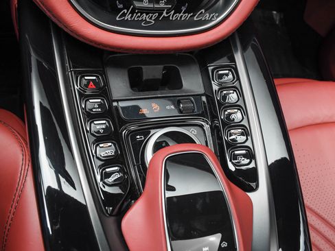 Used 2022 Aston Martin DBX AWD/4WD image 16
