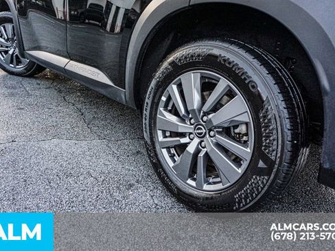 Used 2025 Nissan Pathfinder SV image 15