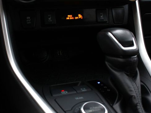 Used 2023 Toyota RAV4 XLE Premium image 31