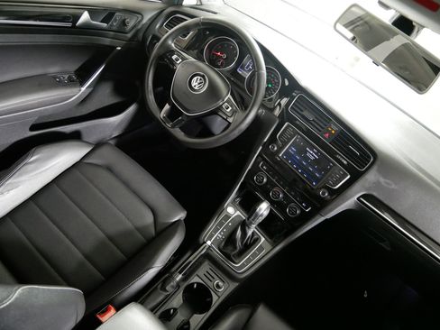 Used 2017 Volkswagen Golf SEL image 9