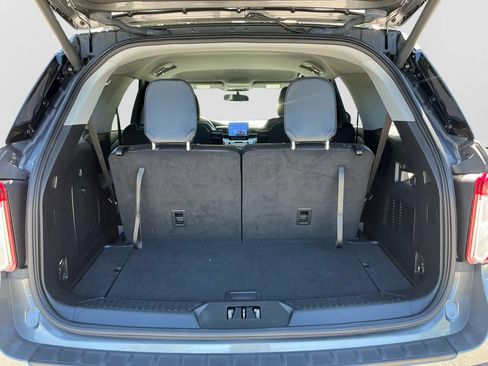 Used 2022 Ford Explorer XLT w/ Equipment Group 202A AWD/4WD image 17