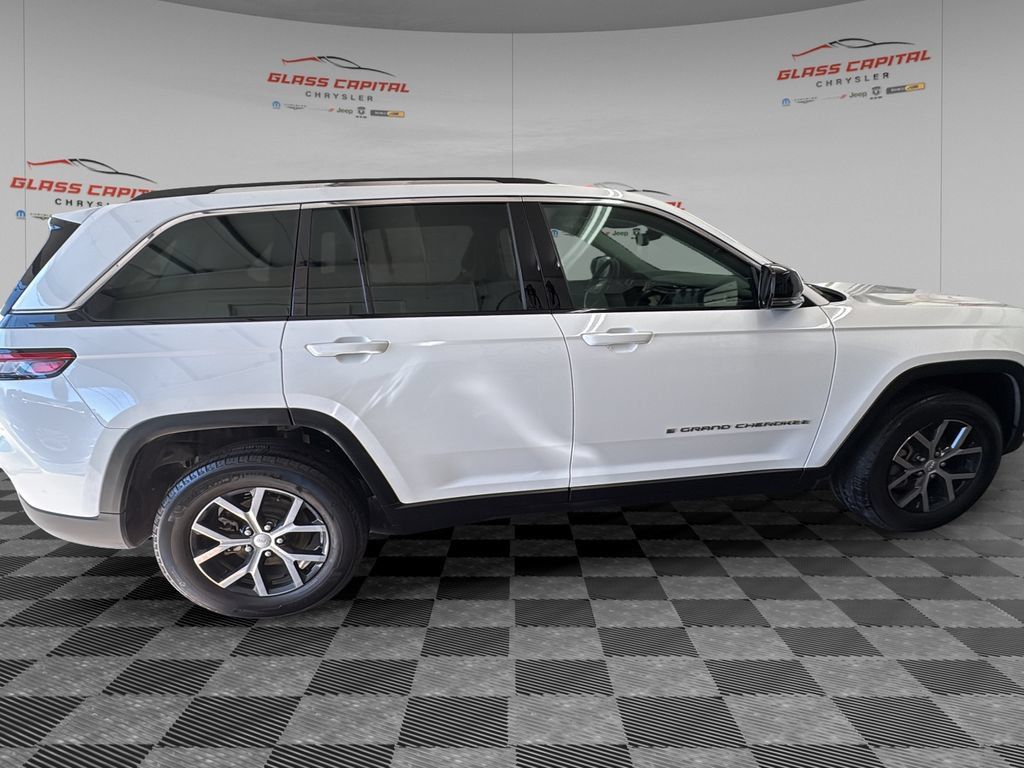 Used 2023 Jeep Grand Cherokee Limited AWD/4WD image 8