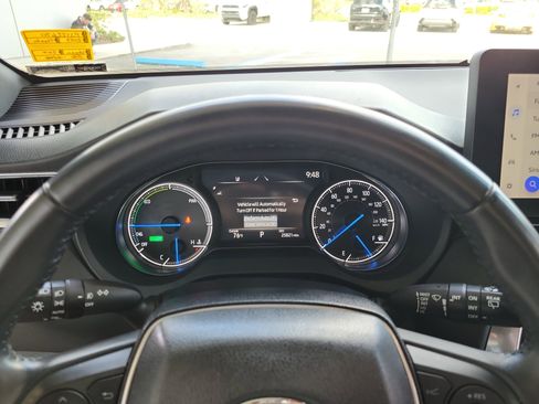 Certified 2023 Toyota Venza Nightshade image 19