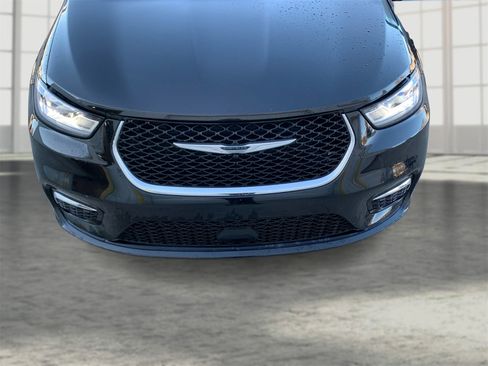 Used 2024 Chrysler Pacifica Touring-L image 20