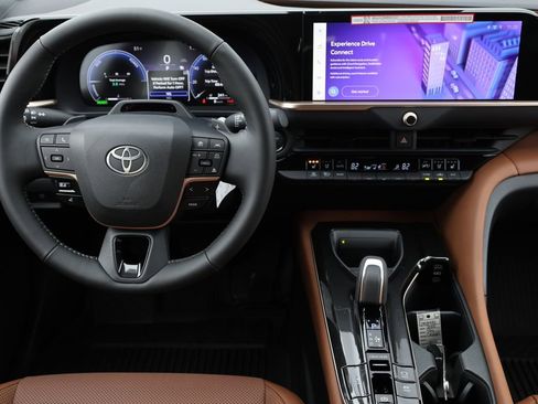 New 2025 Toyota Crown Signia image 13