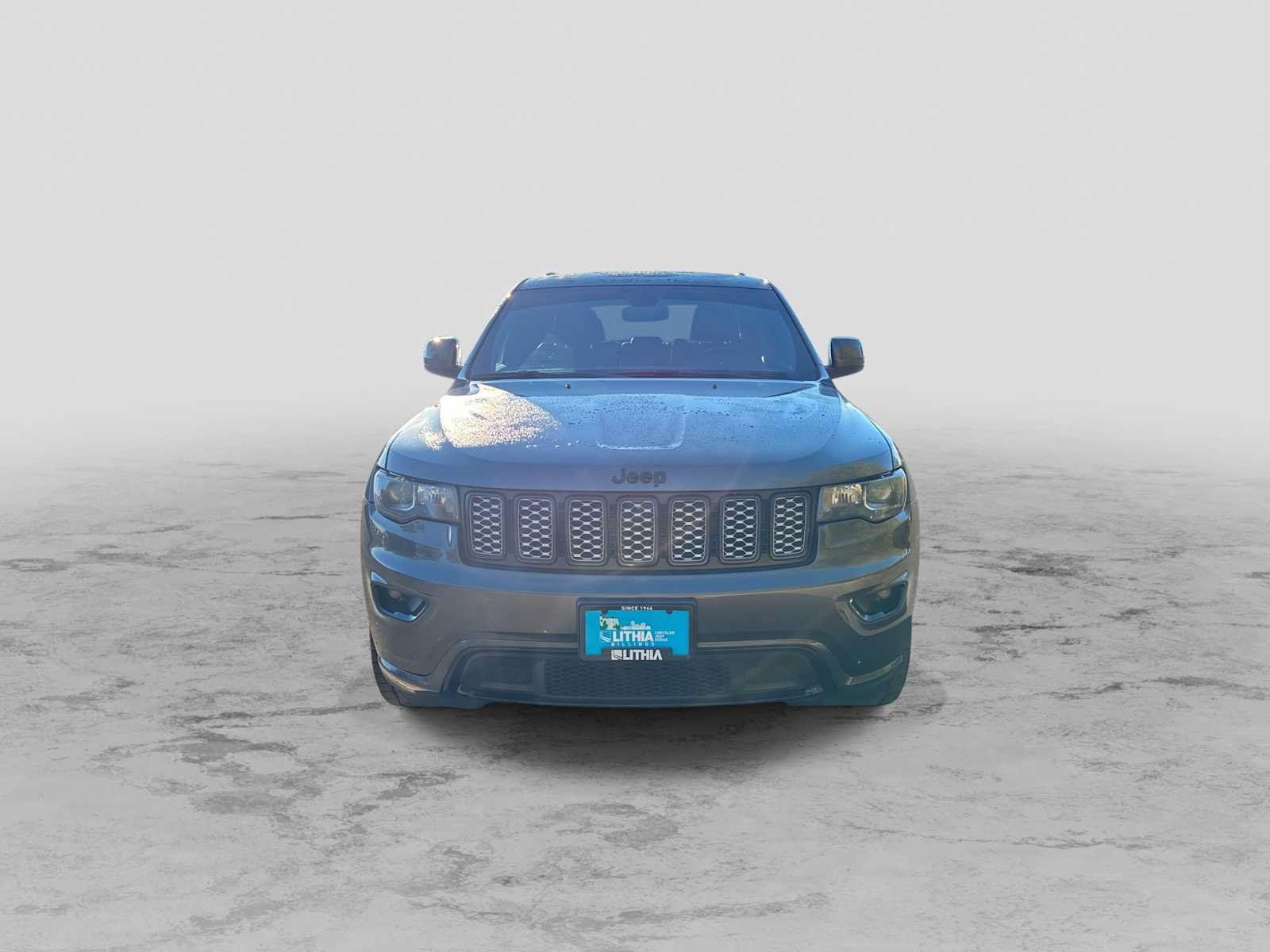 Used 2018 Jeep Grand Cherokee Altitude AWD/4WD image 3