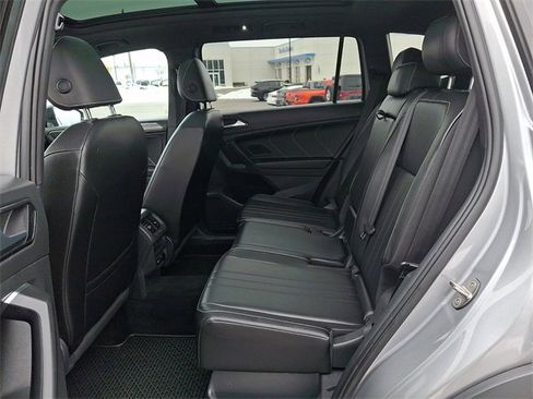 Used 2022 Volkswagen Tiguan SE R-Line image 14