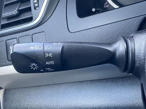 Used 2017 Toyota Camry image 21