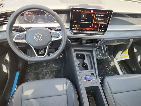 New 2026 Volkswagen Tiguan SE AWD/4WD image 9