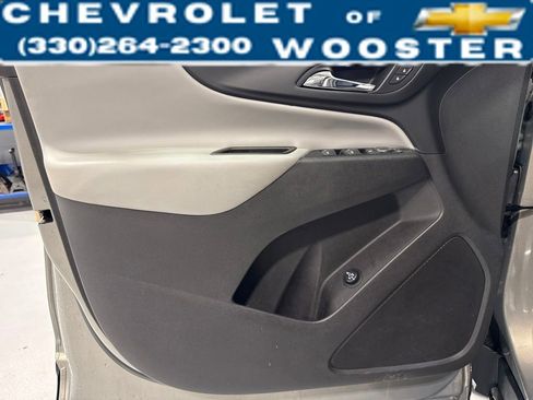 Used 2018 Chevrolet Equinox LT w/ Sun & Infotainment Package image 9